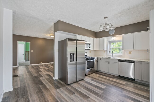 Building Photo - 366 N Main St