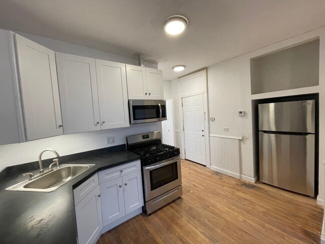 Building Photo - 1450 W 18th St