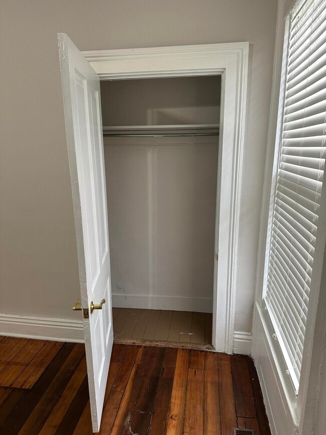 Building Photo - 313 Capital Ave