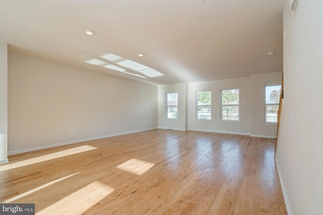 Building Photo - 103 Vaughn Dr Ext