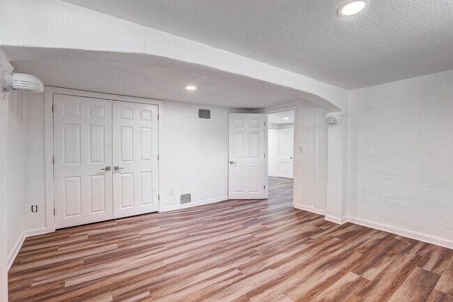 Building Photo - 3915 W 53rd Ave