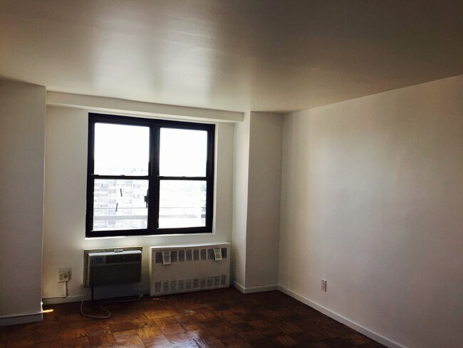 Building Photo - 10 Huron Ave