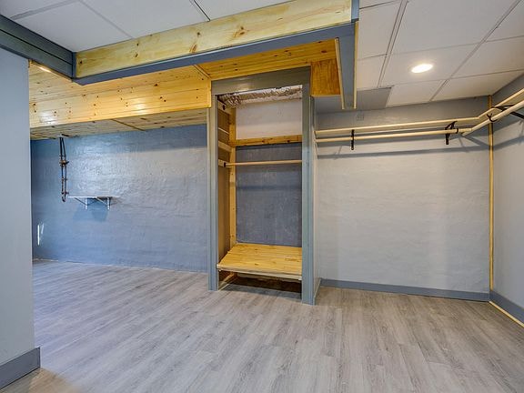 Building Photo - 1121 Faye St