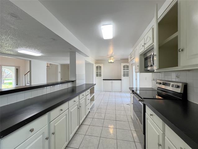 Building Photo - 2805 Meadow Park Dr
