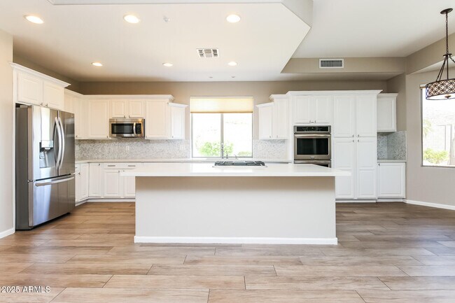 Building Photo - 10913 E Butherus Dr