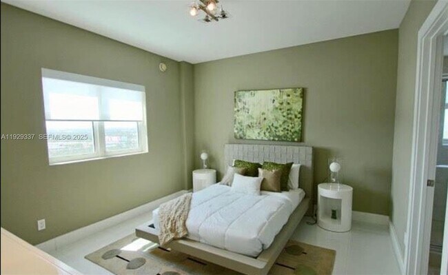 Building Photo - 14951 Royal Oaks Ln