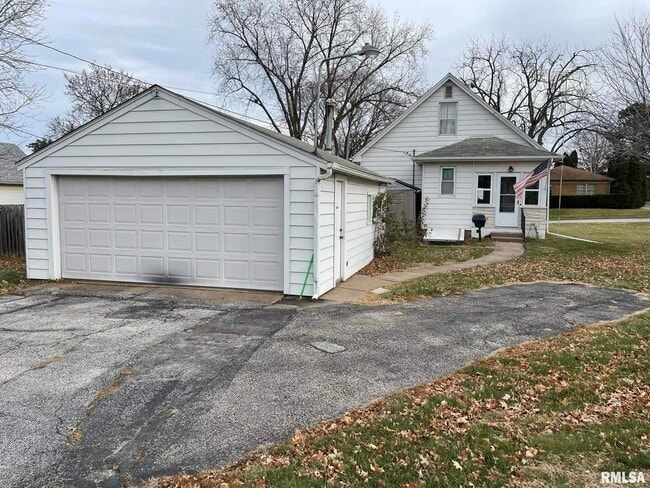 Building Photo - 2206 Pacific St