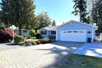 Building Photo - Beautiful Rambler in Gated Camaloch Golf c...