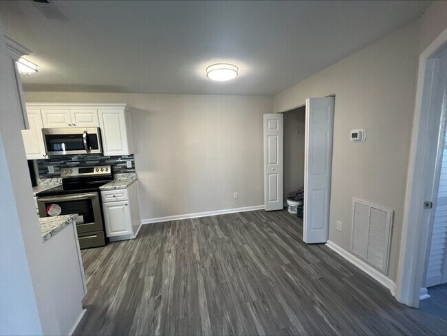 Building Photo - 5677 Landfall Dr