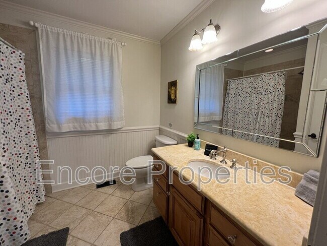 Building Photo - 105 Baybrook Ct