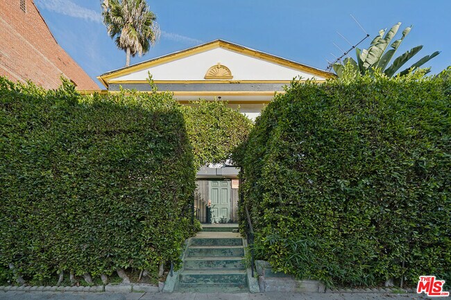 Building Photo - 612 S Dunsmuir Ave