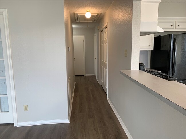 Building Photo - 585 Warsaw Dr