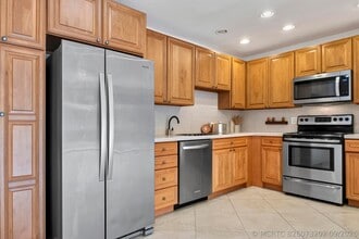 Building Photo - 13 Jacaranda Dr