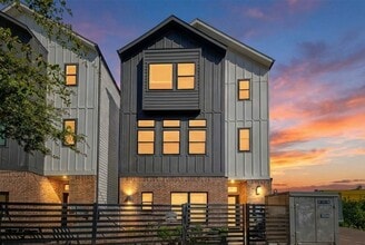 Building Photo - 334 Eastwood St