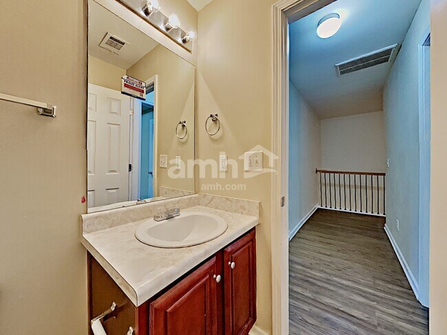 Building Photo - 303 Hidden Creek Ln