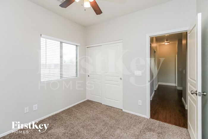 Building Photo - 1252 W Vineyard Plains Dr