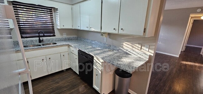 Building Photo - 5935 Antilla Dr