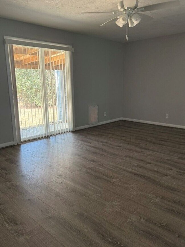 Building Photo - 1690 Longview Way NW