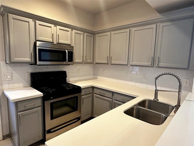 Building Photo - 3738 Lehall St