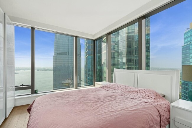 Building Photo - 99 Hudson St