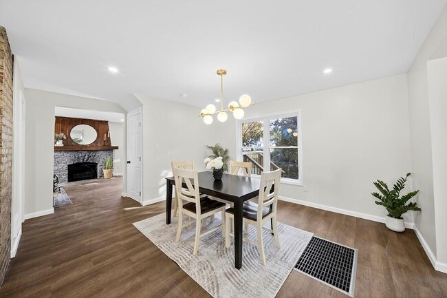 Building Photo - 127 W Warrington Rd