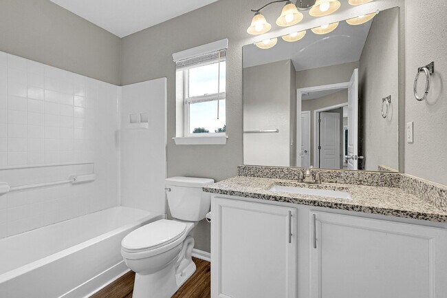 Building Photo - $2,695.00, 3 bed, 2.5 bath located in Denver.