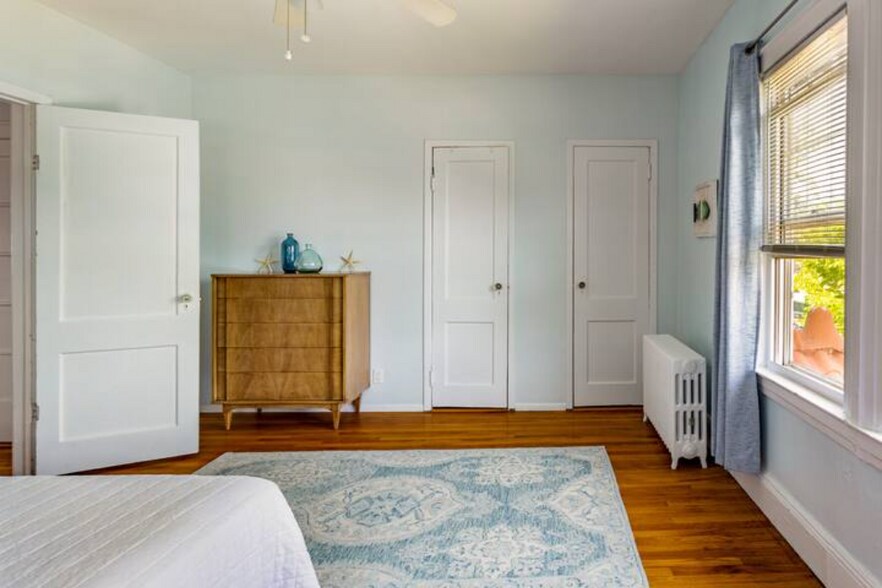 Building Photo - 28 Walnut E St