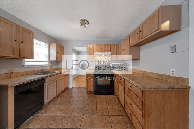 Building Photo - 1072 Victory Dr SW