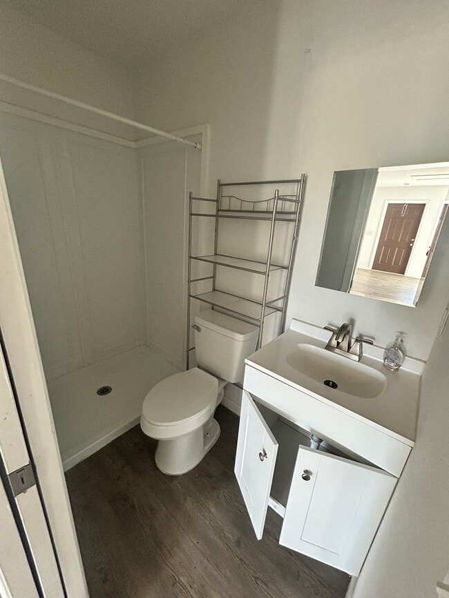 Building Photo - 143 Claire Ave