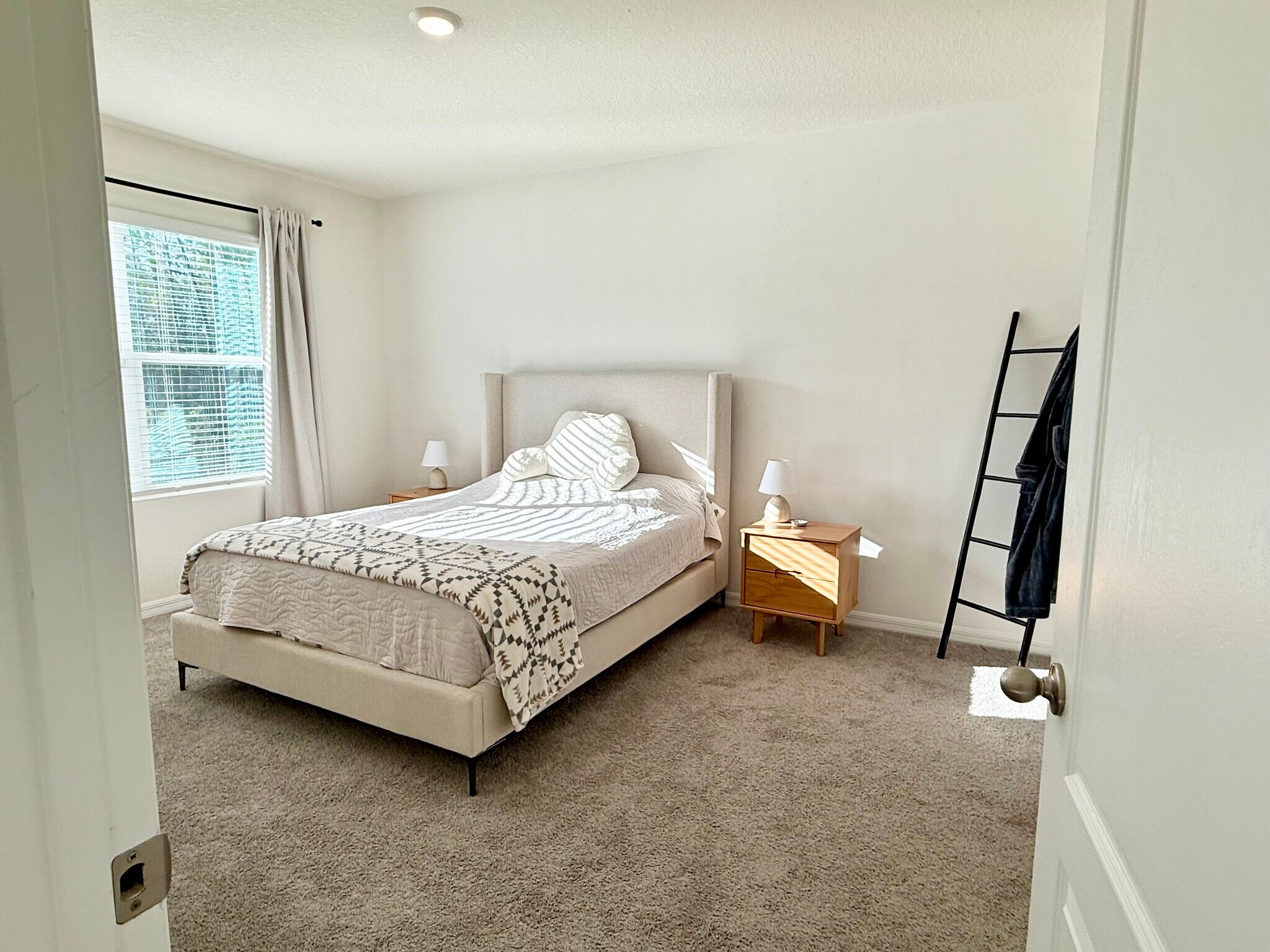 Building Photo - 13 Melogold Dr