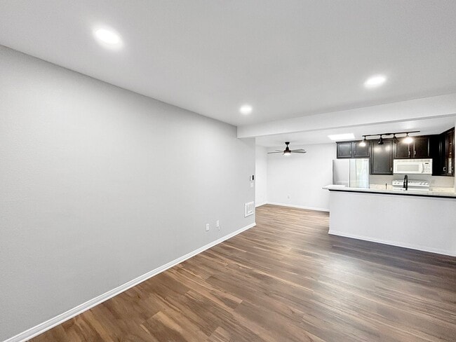 Building Photo - Charming 1BD/1BA Condo in Allied Gardens W...