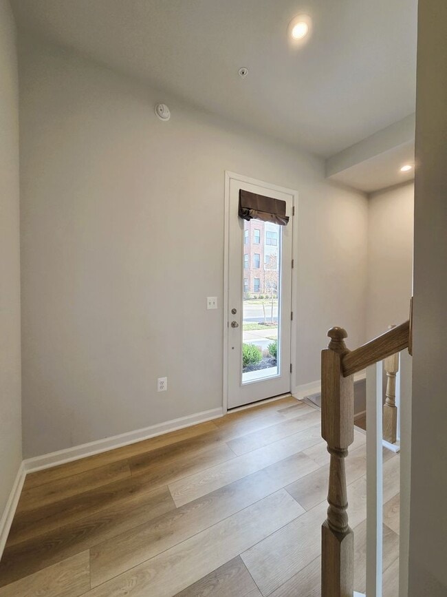 Building Photo - Newer ground level condo in Coalfield Station located in highly desireable Midlothian.