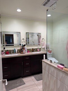 2nd bathroom/double sinks - 6335 W 85th Pl