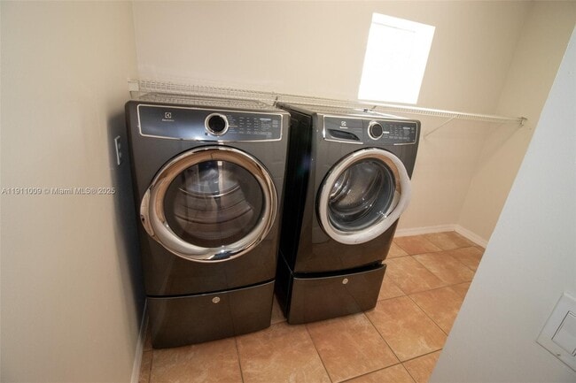 Building Photo - 5552 NW 125th Terrace