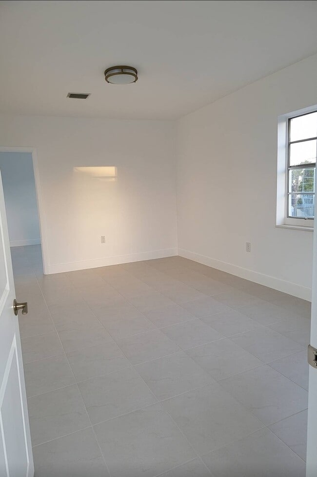 Building Photo - 2311 NW 14th St