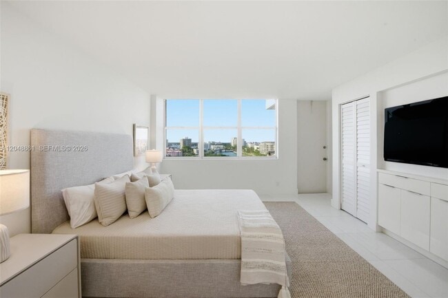 Building Photo - 1180 S Ocean Blvd