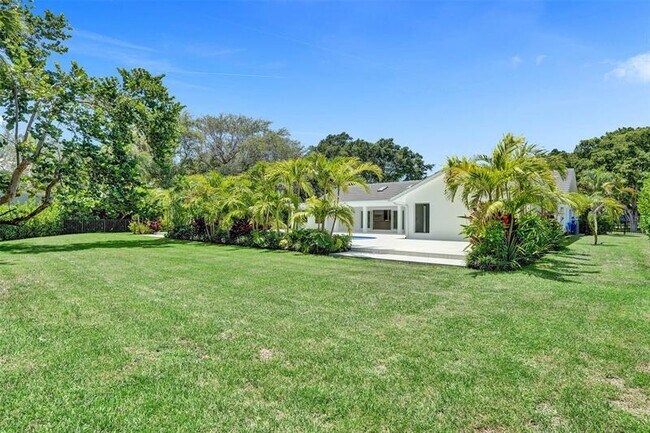 Building Photo - 2800 Banyan Blvd Cir NW
