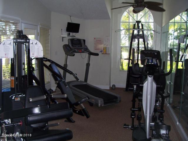 Building Photo - 1999 Island Club Dr