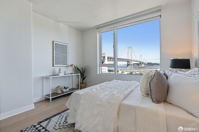 Building Photo - 501 Beale St