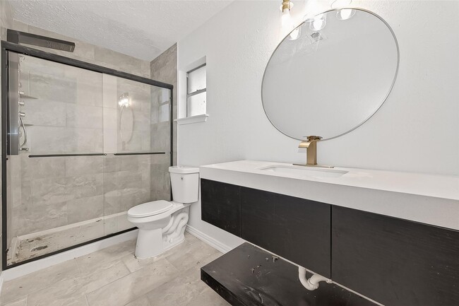 Building Photo - 16235 La Terra Dr