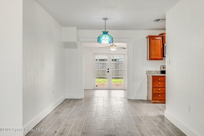 Building Photo - 1185 King St