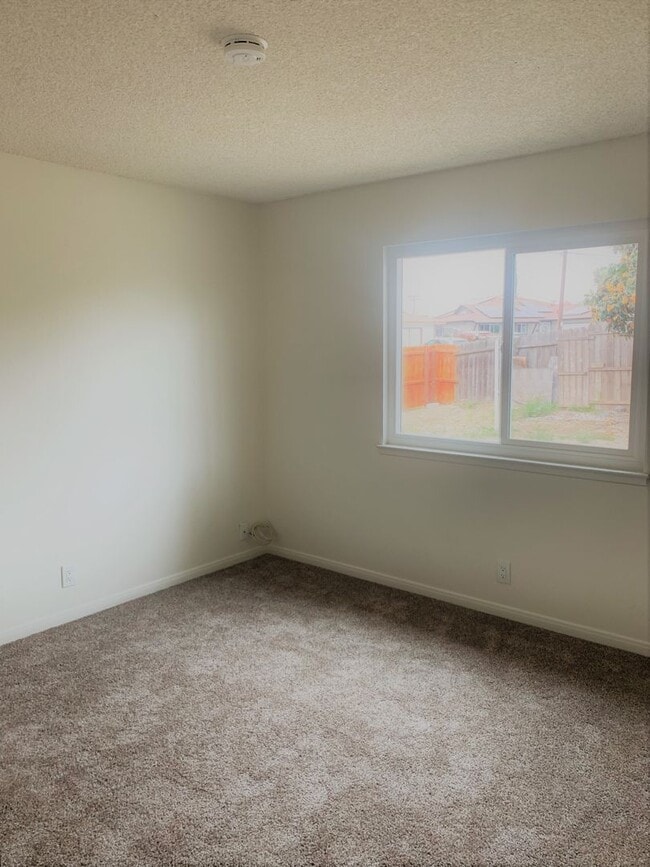 Building Photo - Available  Now…Fantastic 4 bed/2 bath home...