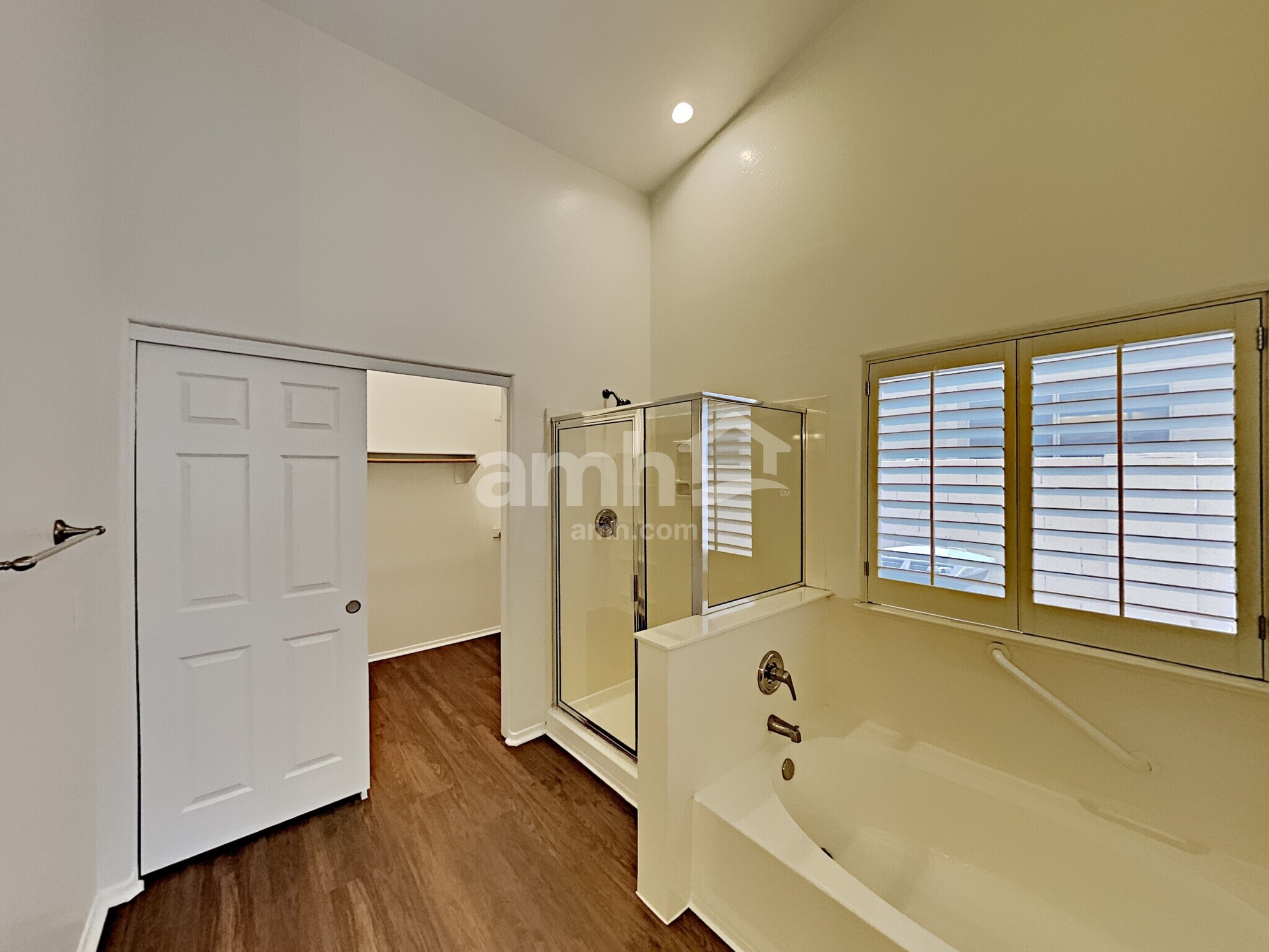 Building Photo - 12729 W Earll Dr