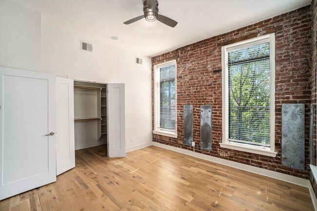 Building Photo - Modern 1 Bedroom, 1 Bath Apartment Home  L...