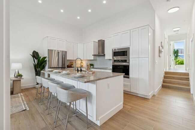 Building Photo - 1343 4th St