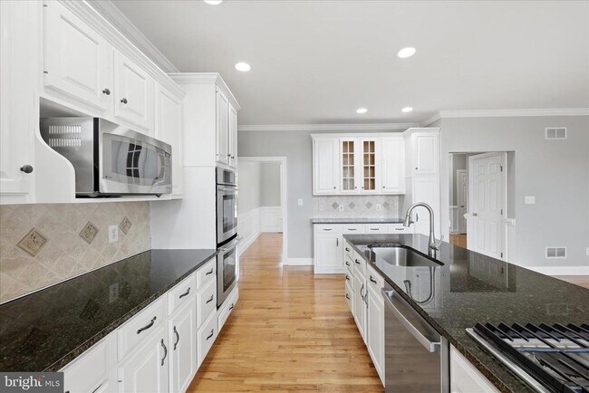 Building Photo - 102 Bramble Ct