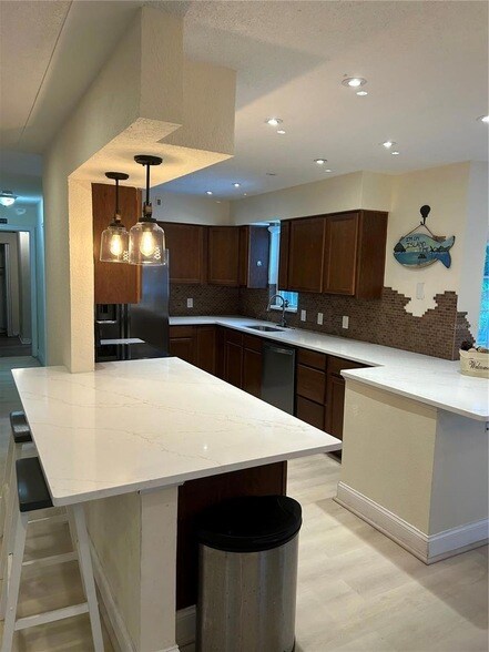 Building Photo - 10842 61st Ave