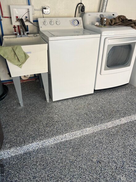 Building Photo - 27251 Patrick St