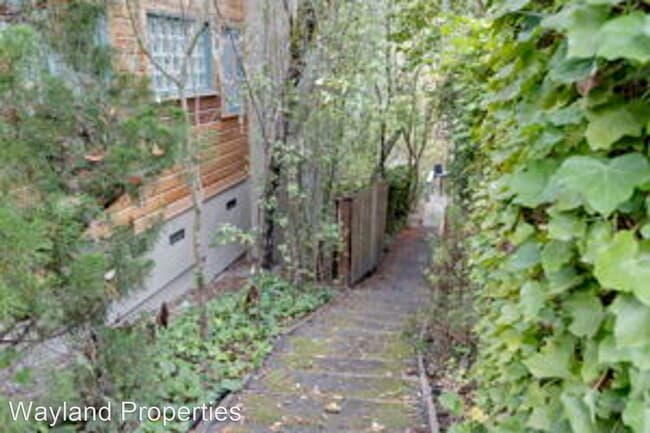 Building Photo - Studio, 1 bath House - 3 Nw of 3rd on Mont...