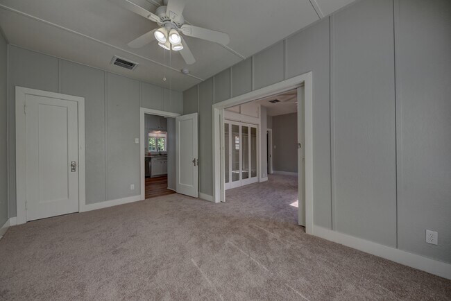 Building Photo - 909 W Main St